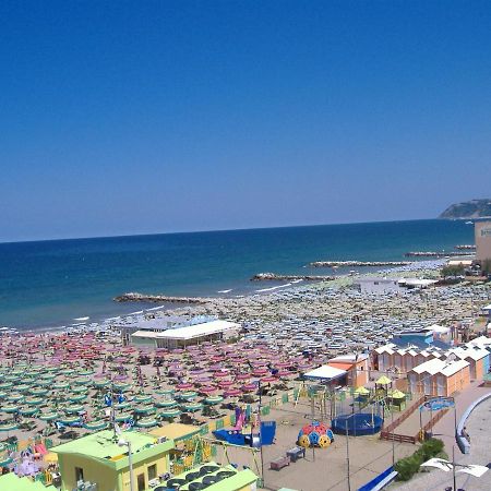 Hotel Villa Rosa Misano Adriatico Exterior foto