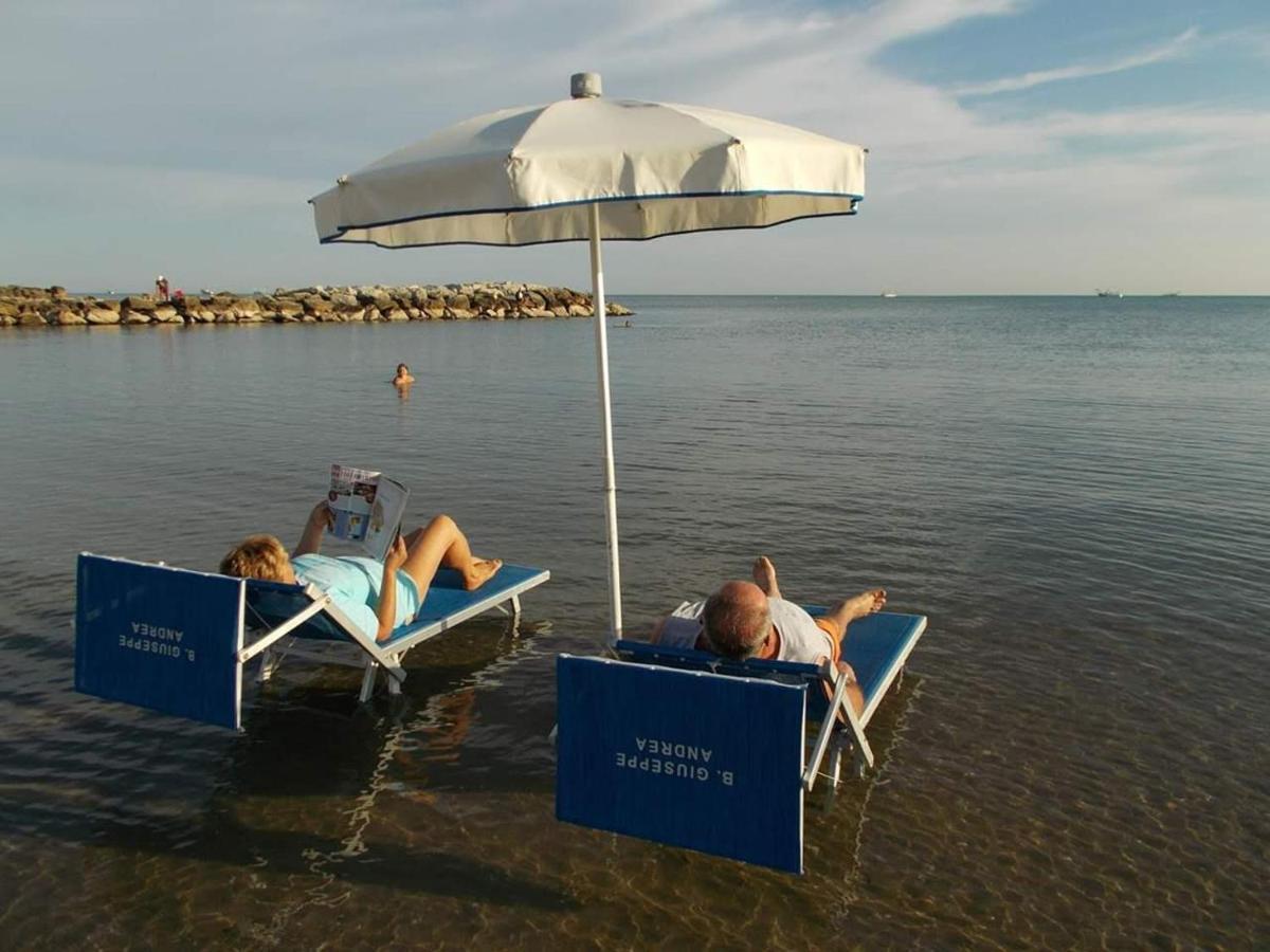 Hotel Villa Rosa Misano Adriatico Exterior foto