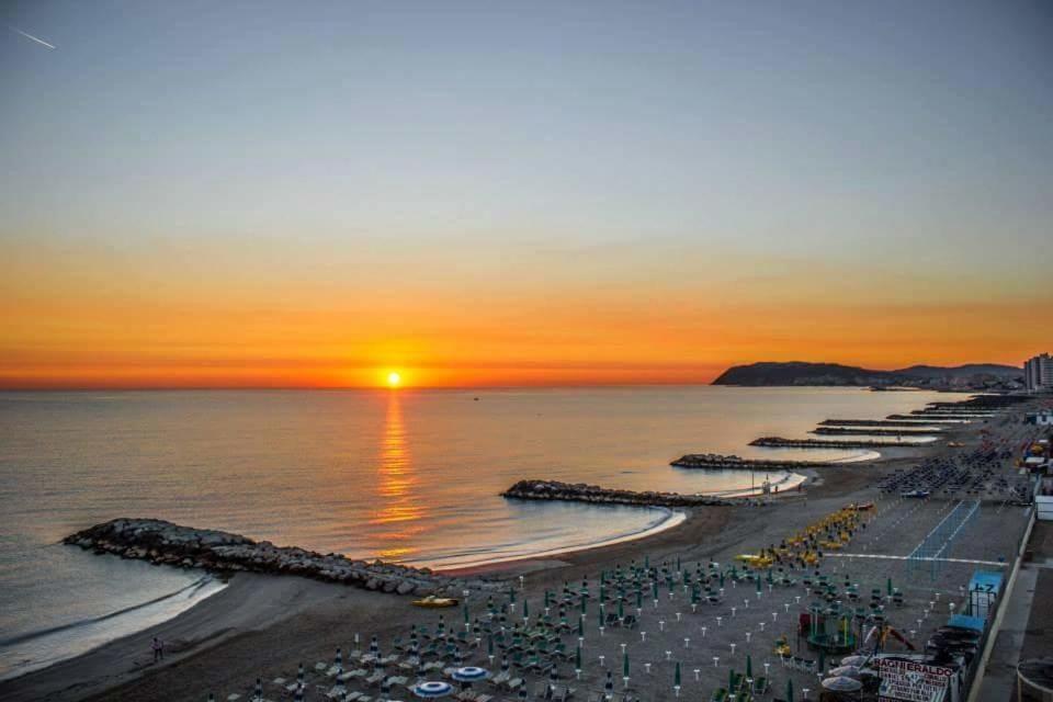 Hotel Villa Rosa Misano Adriatico Exterior foto