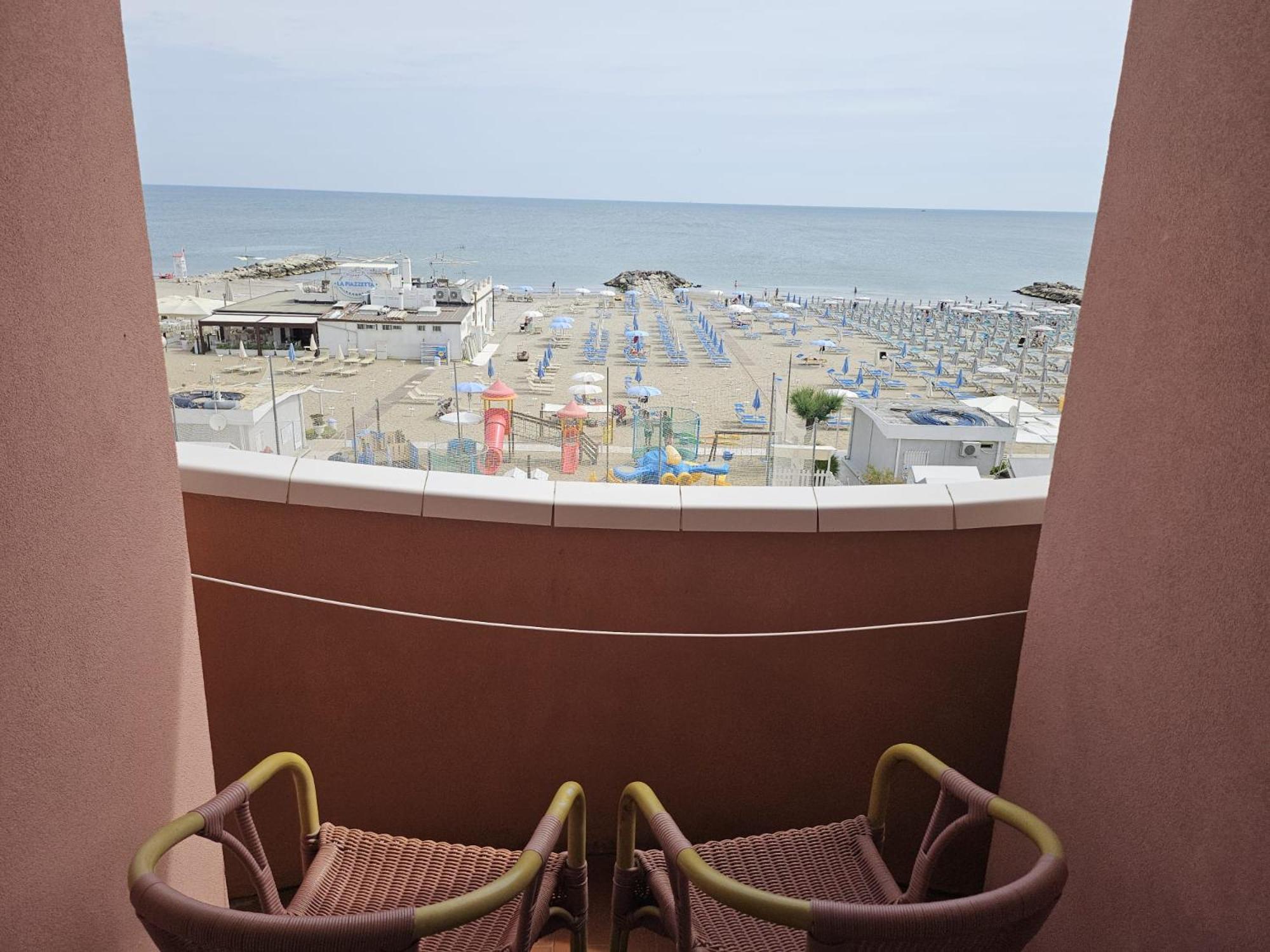 Hotel Villa Rosa Misano Adriatico Exterior foto