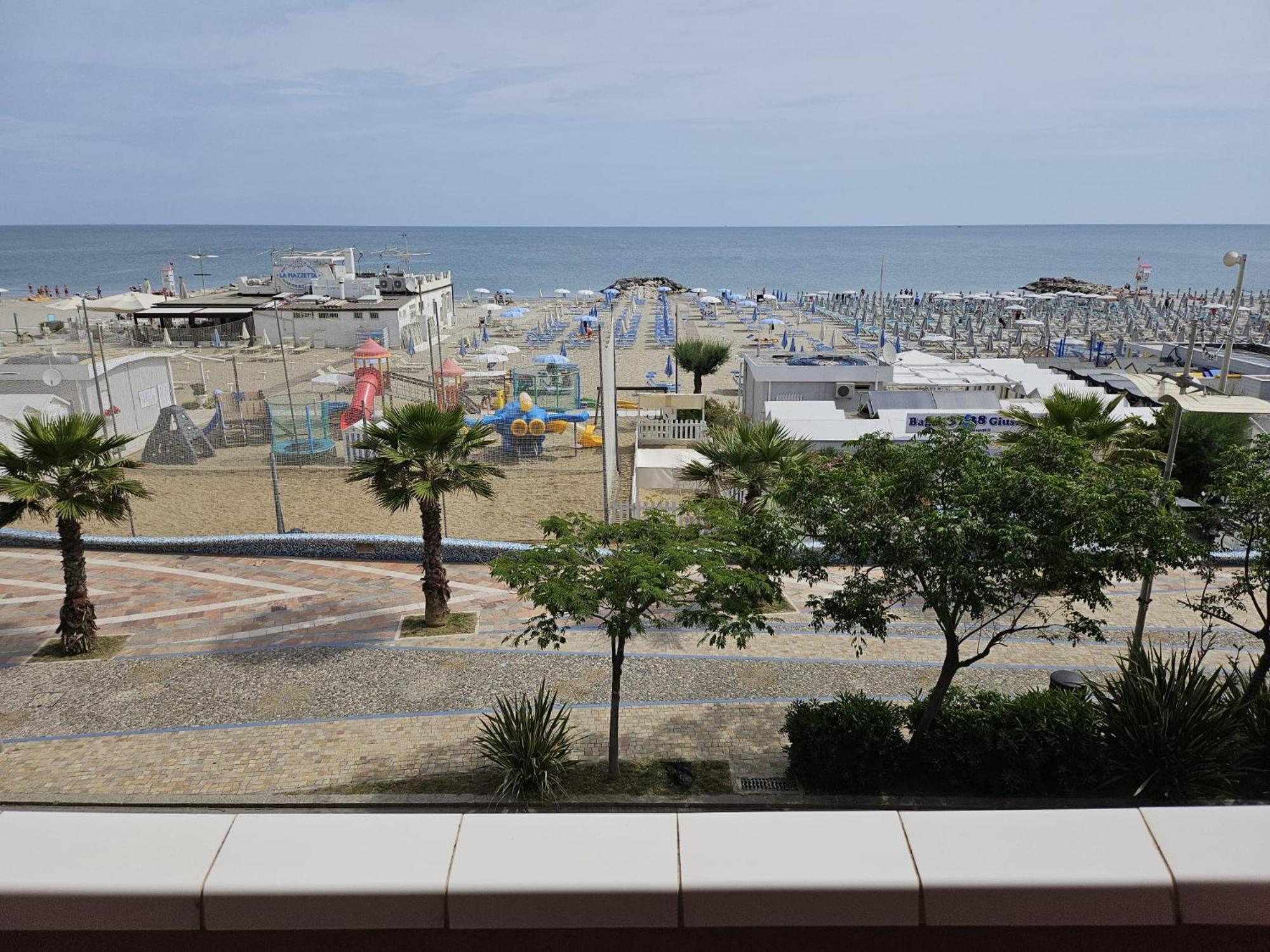Hotel Villa Rosa Misano Adriatico Exterior foto