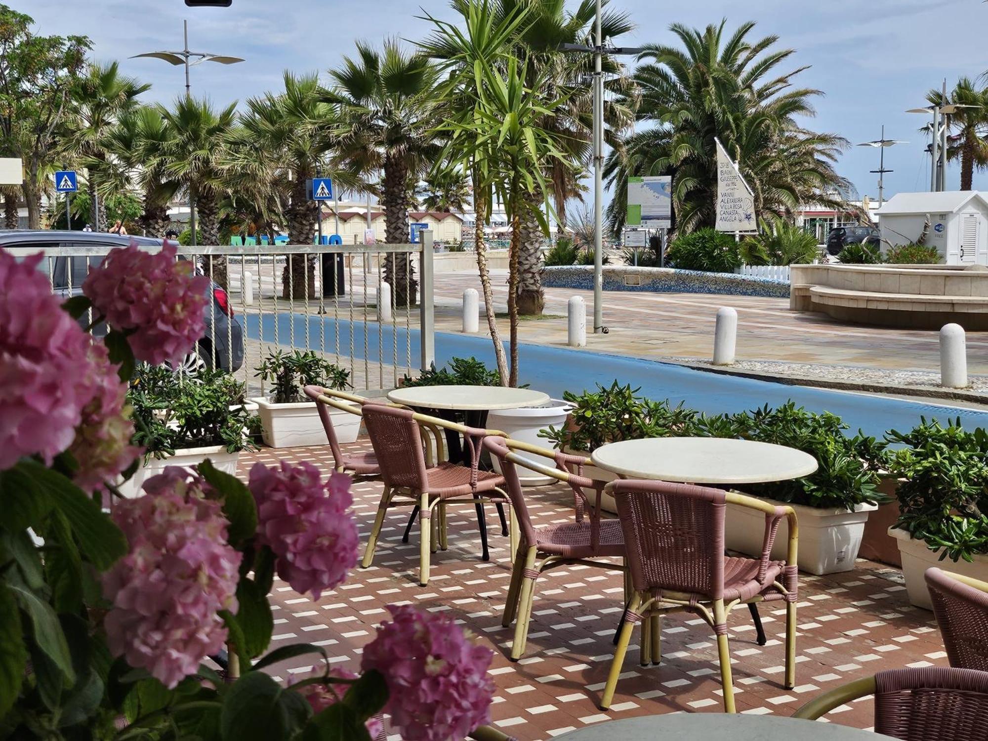 Hotel Villa Rosa Misano Adriatico Exterior foto