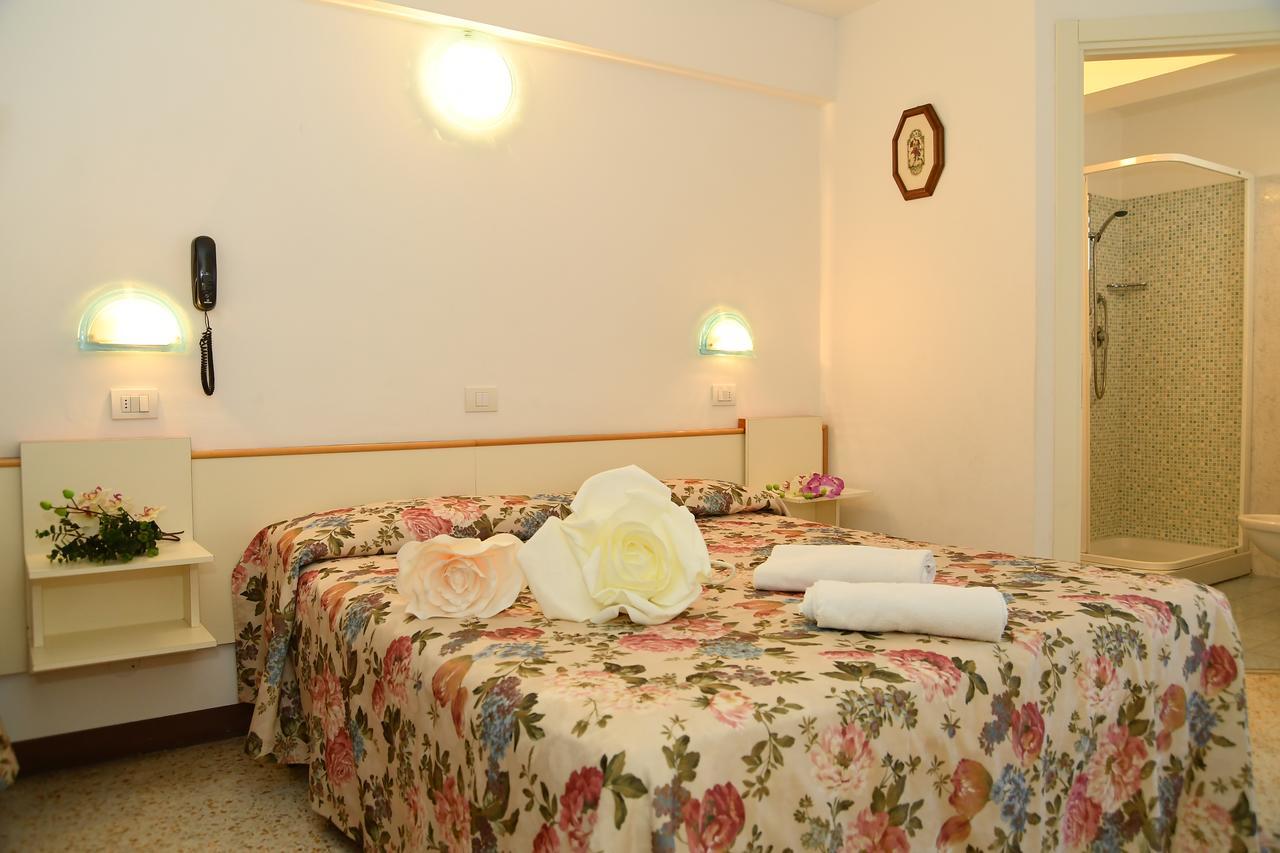 Hotel Villa Rosa Misano Adriatico Exterior foto